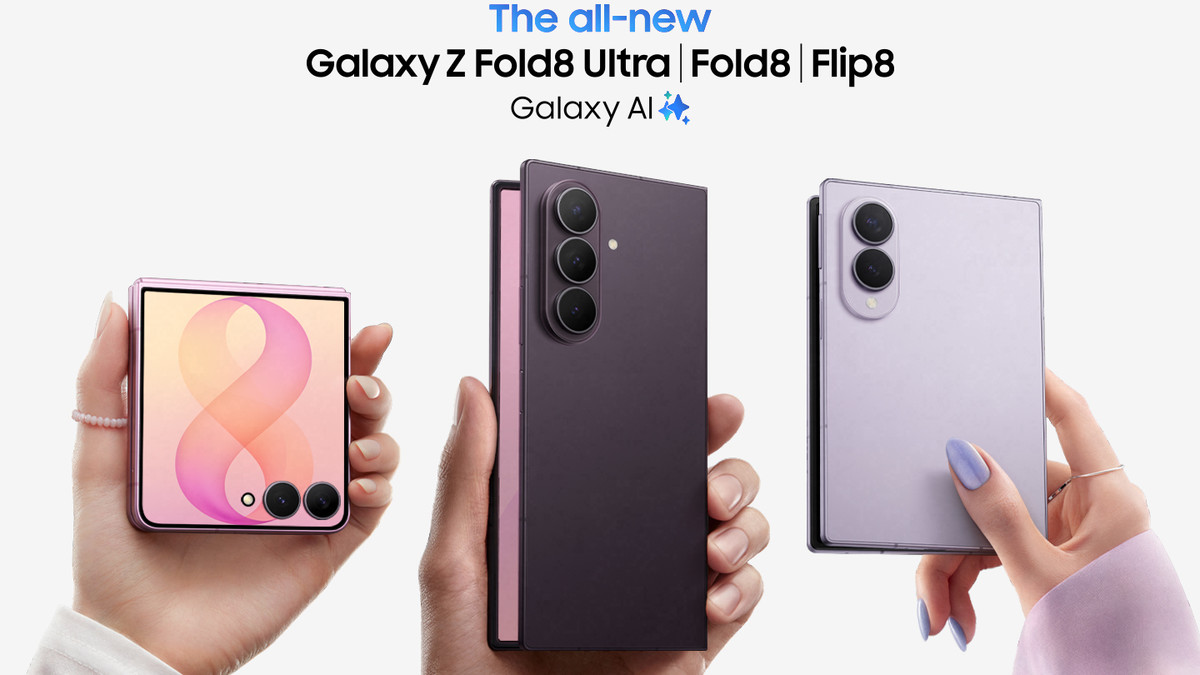 Galaxy Z Fold8 Ultra・Fold8・Flip8を手に持って比較する実機画像