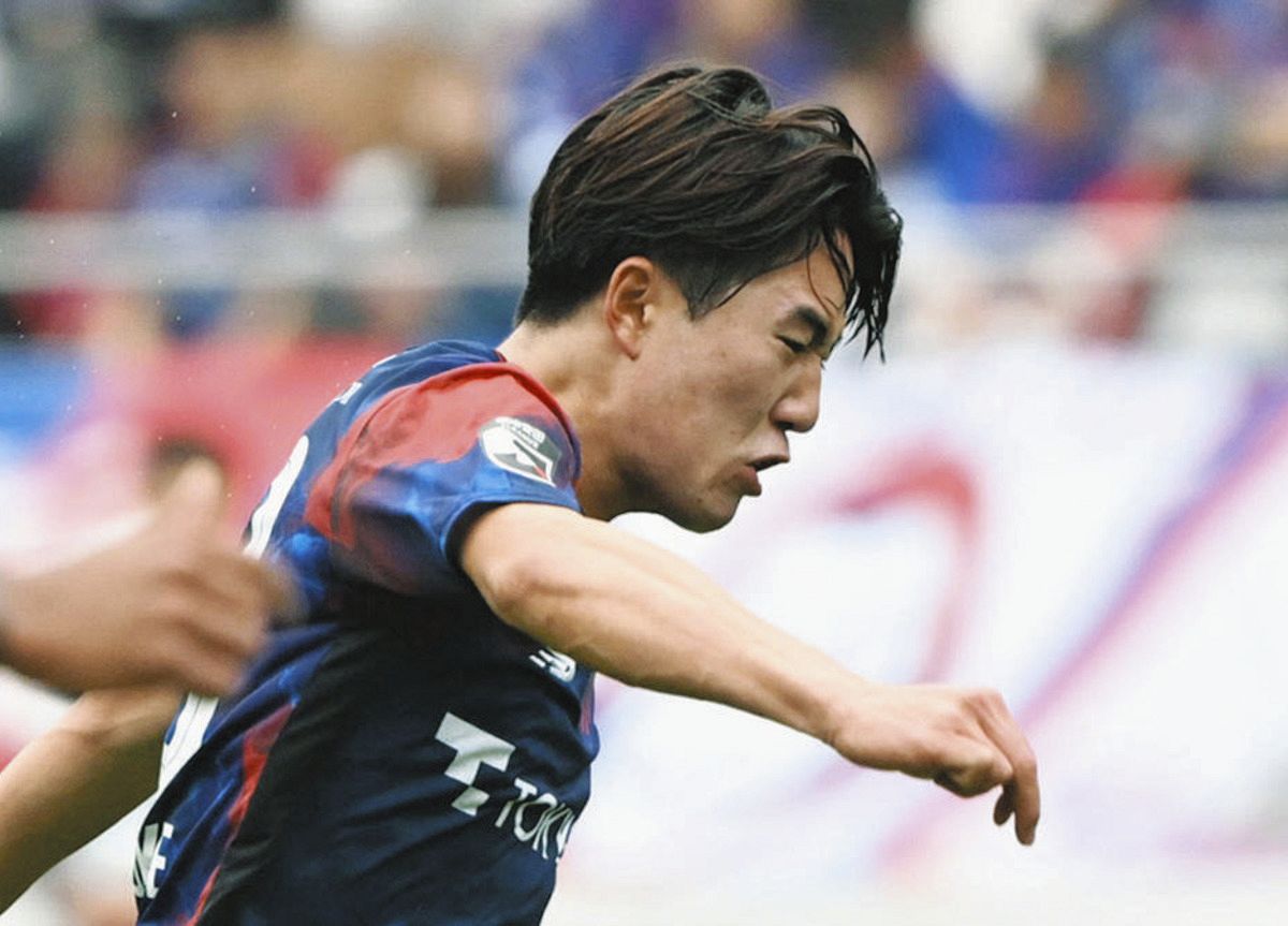 FC東京時代の佐藤龍之介選手の試合中のプレー写真