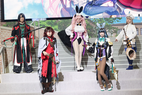 FGOフェス2026ステージに登壇したFGOキャラクターのコスプレイヤーたち