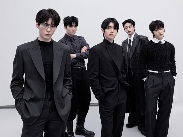 ZEROBASEONEメンバー5人が黒のスーツスタイルで撮影した回帰LOVEプロモーション写真
