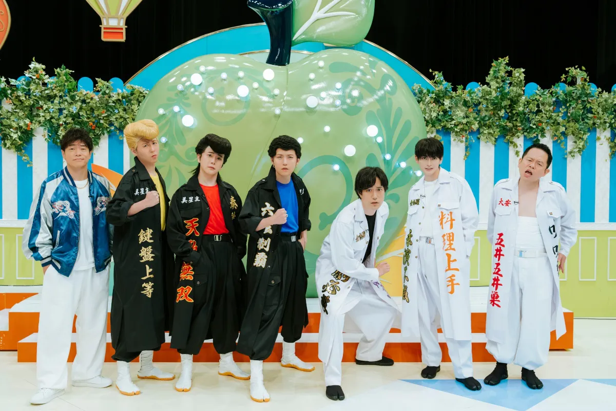 Mrs. GREEN APPLEと松山ケンイチ・高橋文哉・ダイアン津田篤宏が特攻服姿で勢揃いした集合写真