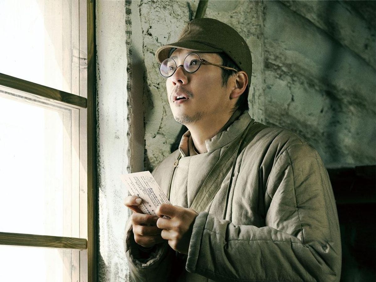 映画『ラーゲリより愛を込めて』でシベリア抑留者役を演じる二宮和也