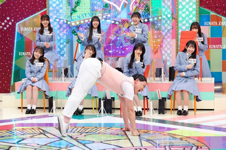 「日向坂で会いましょう」収録中にオードリー春日俊彰のリアクションに笑う日向坂46メンバーたち(過去放送回)